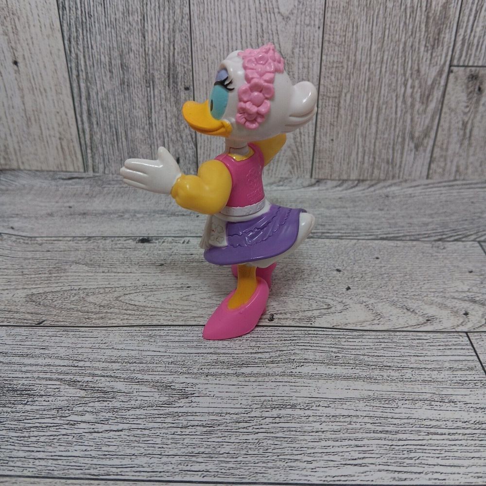Daisy Duck Epcot Disneyworld PVC Figure Play Toy Cake Topper 3.5" Arms move - Picture 8 of 8